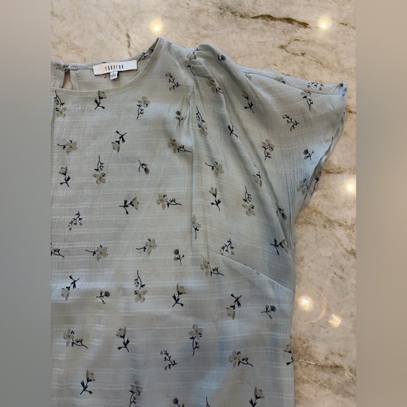 Fun2Fun Light Blue Floral Blouse Large NWOT Flutter Sleeve Rayon Blend - Picture 5 of 12